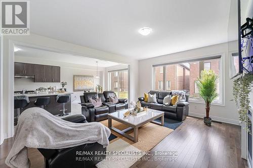 43 Petch Avenue, Caledon, ON - Indoor Photo Showing Living Room