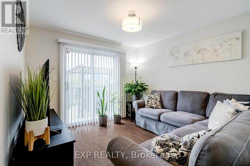 17 Westchester Road, Toronto, ON - Indoor Photo Showing Living Room