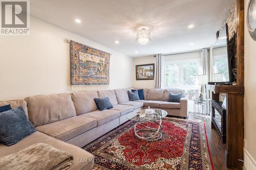 5776 Invergordon Lane, Mississauga, ON - Indoor Photo Showing Living Room