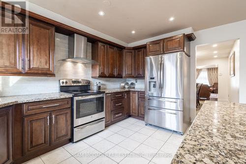 5776 Invergordon Lane, Mississauga, ON - Indoor Photo Showing Kitchen