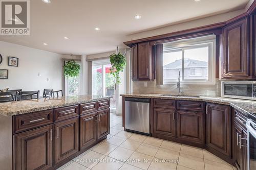 5776 Invergordon Lane, Mississauga, ON - Indoor Photo Showing Kitchen