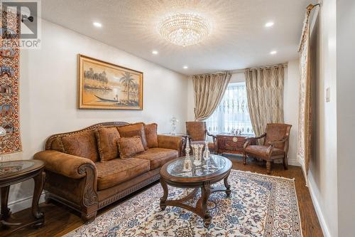 5776 Invergordon Lane, Mississauga, ON - Indoor Photo Showing Living Room