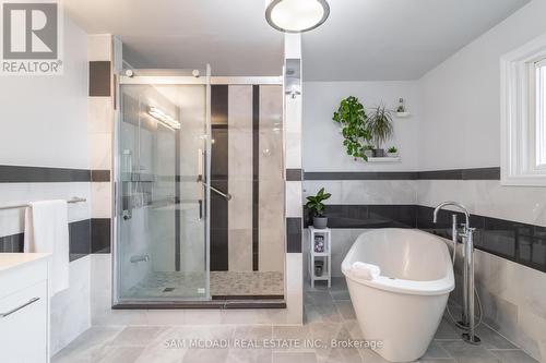 5776 Invergordon Lane, Mississauga, ON - Indoor Photo Showing Bathroom