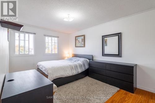 5776 Invergordon Lane, Mississauga, ON - Indoor Photo Showing Bedroom