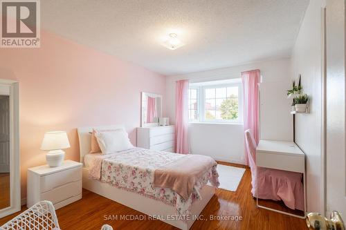 5776 Invergordon Lane, Mississauga, ON - Indoor Photo Showing Bedroom