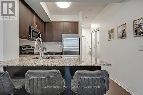 216 - 1940 Ironstone Drive, Burlington, ON - Indoor Photo Showing Kitchen With Double Sink With Upgraded Kitchen