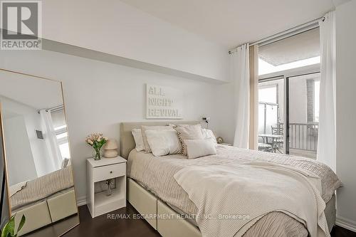 216 - 1940 Ironstone Drive, Burlington, ON - Indoor Photo Showing Bedroom