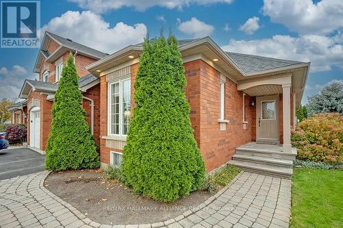 2303 Kingfisher Court, Oakville, ON - Outdoor