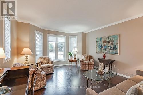 2303 Kingfisher Court, Oakville, ON - Indoor Photo Showing Living Room