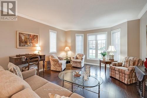 2303 Kingfisher Court, Oakville, ON - Indoor Photo Showing Living Room