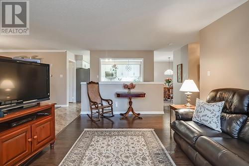 2303 Kingfisher Court, Oakville, ON - Indoor Photo Showing Living Room