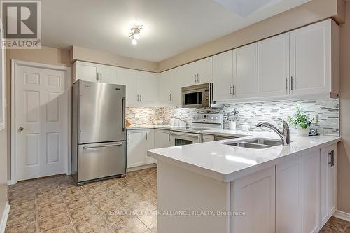 2303 Kingfisher Court, Oakville, ON - Indoor Photo Showing Kitchen With Double Sink With Upgraded Kitchen