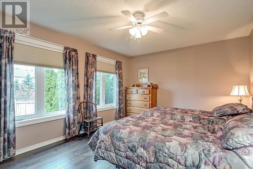 2303 Kingfisher Court, Oakville, ON - Indoor Photo Showing Bedroom