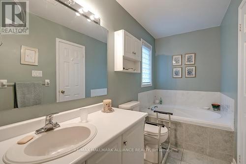 2303 Kingfisher Court, Oakville, ON - Indoor Photo Showing Bathroom