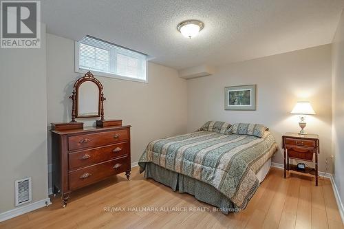 2303 Kingfisher Court, Oakville, ON - Indoor Photo Showing Bedroom