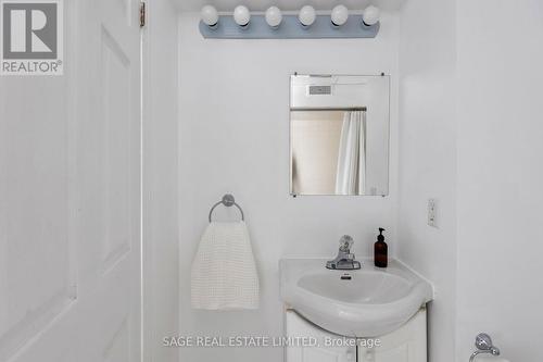 9 Cashel Street, Brampton, ON - Indoor Photo Showing Bathroom