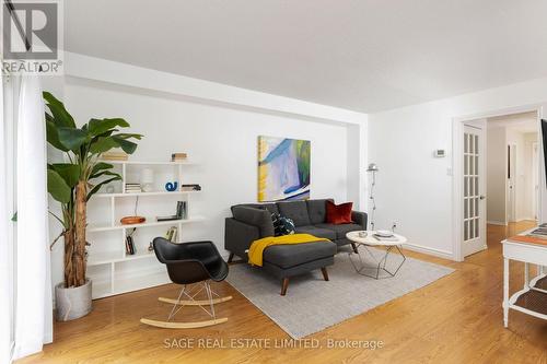 9 Cashel Street, Brampton, ON - Indoor Photo Showing Living Room