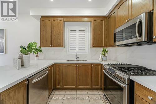 9 Silvershadow Terrace, Brampton, ON - Indoor Photo Showing Kitchen