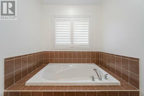 9 Silvershadow Terrace, Brampton, ON - Indoor Photo Showing Bathroom