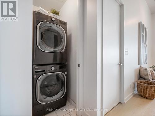 403 - 380 Macpherson Avenue, Toronto, ON - Indoor Photo Showing Laundry Room