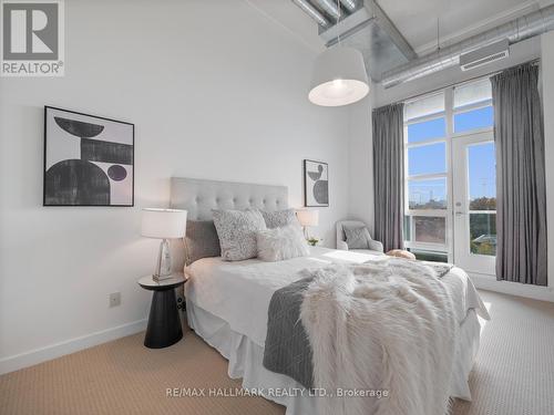 403 - 380 Macpherson Avenue, Toronto, ON - Indoor Photo Showing Bedroom