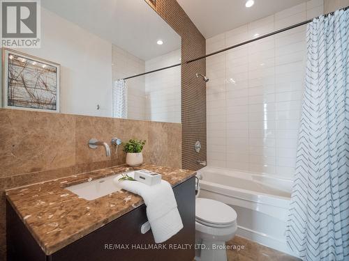 403 - 380 Macpherson Avenue, Toronto, ON - Indoor Photo Showing Bathroom