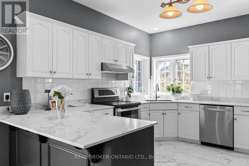 8670 Crayton Court, North Perth, ON - Indoor Photo Showing Kitchen With Upgraded Kitchen