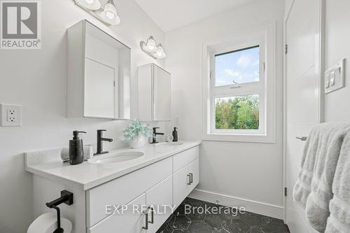 97 - 60 Arkell Road, Guelph, ON - Indoor Photo Showing Bathroom