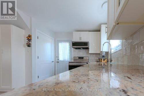 56 Raleigh Court S, Hamilton, ON - Indoor Photo Showing Kitchen