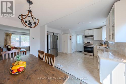 56 Raleigh Court S, Hamilton, ON - Indoor Photo Showing Dining Room