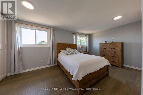 56 Raleigh Court S, Hamilton, ON - Indoor Photo Showing Bedroom