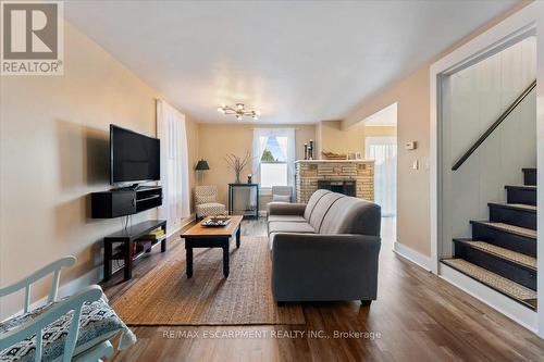 4105 Tufford Road, Lincoln, ON - Indoor Photo Showing Living Room With Fireplace