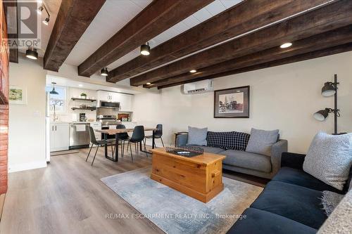 4105 Tufford Road, Lincoln, ON - Indoor Photo Showing Living Room