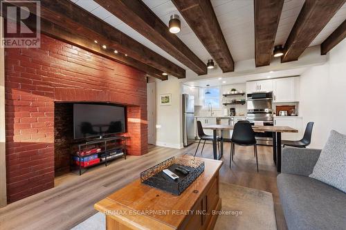 4105 Tufford Road, Lincoln, ON - Indoor Photo Showing Living Room