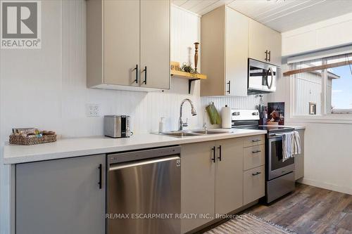 4105 Tufford Road, Lincoln, ON - Indoor Photo Showing Kitchen With Double Sink