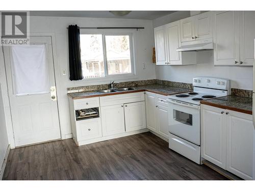 1274 20Th Avenue, Prince George, BC - Indoor Photo Showing Kitchen With Double Sink