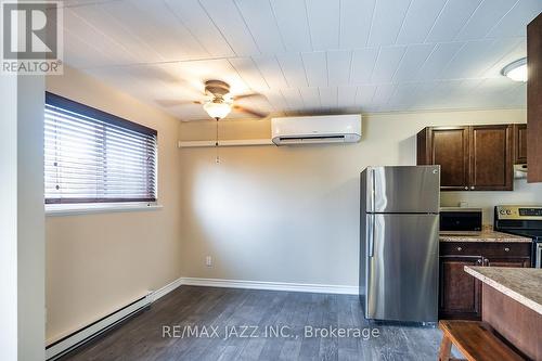 2 - 540 Mary Street E, Whitby (Downtown Whitby), ON - Indoor Photo Showing Kitchen