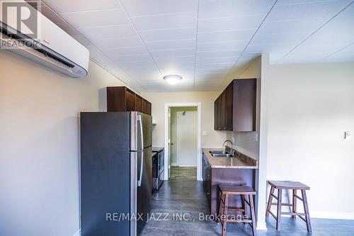 2 - 540 Mary Street E, Whitby (Downtown Whitby), ON - Indoor Photo Showing Kitchen With Double Sink