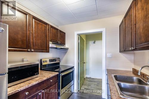 2 - 540 Mary Street E, Whitby (Downtown Whitby), ON - Indoor Photo Showing Kitchen With Double Sink