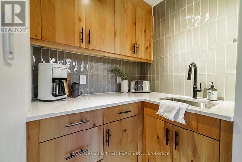 647C Ravenshoe Road, Uxbridge, ON - Indoor Photo Showing Kitchen