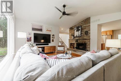 647C Ravenshoe Road, Uxbridge, ON - Indoor Photo Showing Living Room With Fireplace