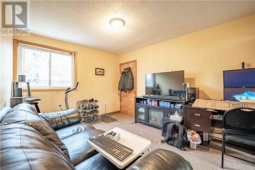 71 Davidson Street, Sudbury, ON - Indoor Photo Showing Living Room