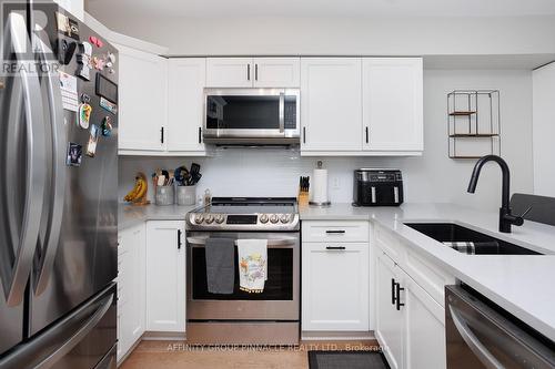 16 Lang Court, Kawartha Lakes (Lindsay), ON - Indoor Photo Showing Kitchen With Double Sink