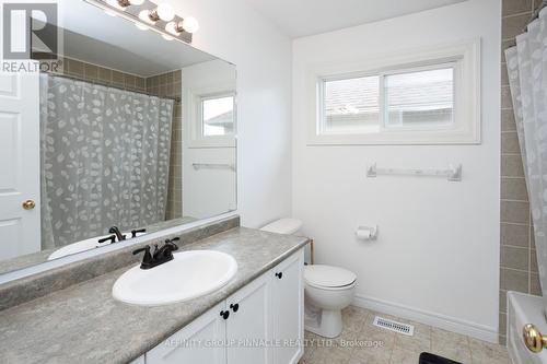 16 Lang Court, Kawartha Lakes (Lindsay), ON - Indoor Photo Showing Bathroom