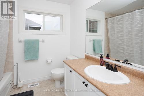 16 Lang Court, Kawartha Lakes (Lindsay), ON - Indoor Photo Showing Bathroom