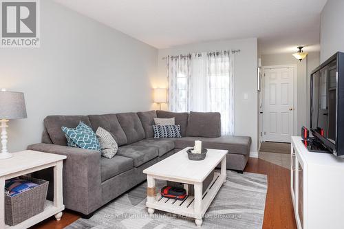 16 Lang Court, Kawartha Lakes (Lindsay), ON - Indoor Photo Showing Living Room