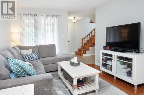 16 Lang Court, Kawartha Lakes (Lindsay), ON - Indoor Photo Showing Living Room