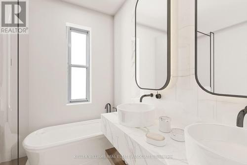 544 Manning Avenue, Toronto, ON - Indoor Photo Showing Bathroom