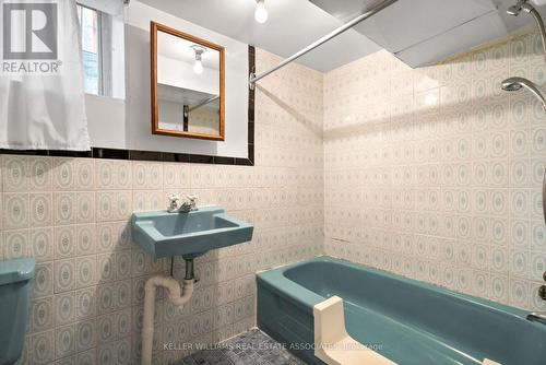 544 Manning Avenue, Toronto, ON - Indoor Photo Showing Bathroom