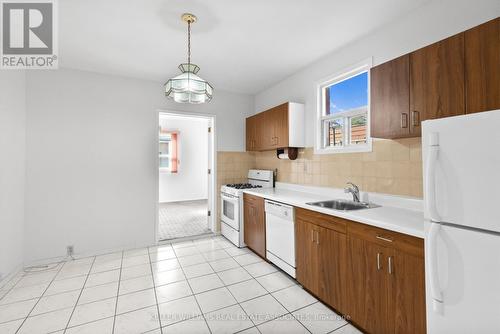 544 Manning Avenue, Toronto, ON - Indoor Photo Showing Kitchen